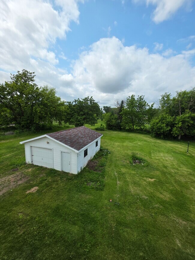 Photo - W6895 Main St Unit Upper 4 Bed