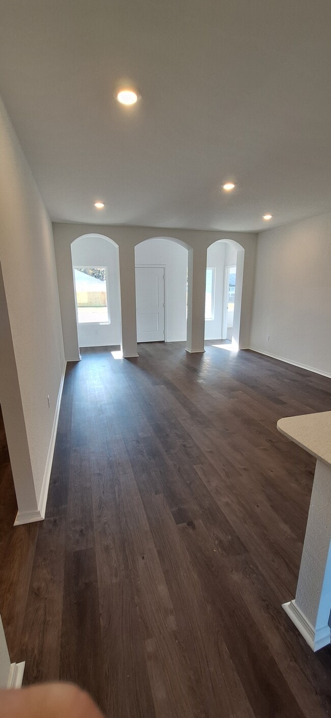 Photo - 38 10 Point Ln