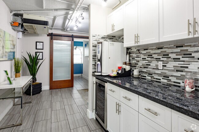 Leasing Center