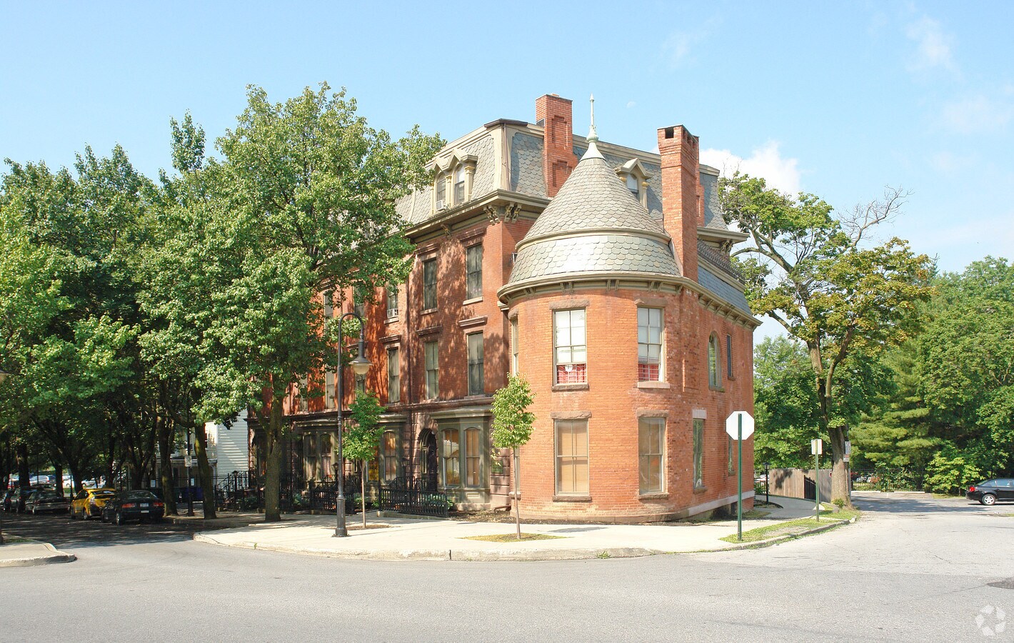 Harlow Apartments - Harlow Apartments