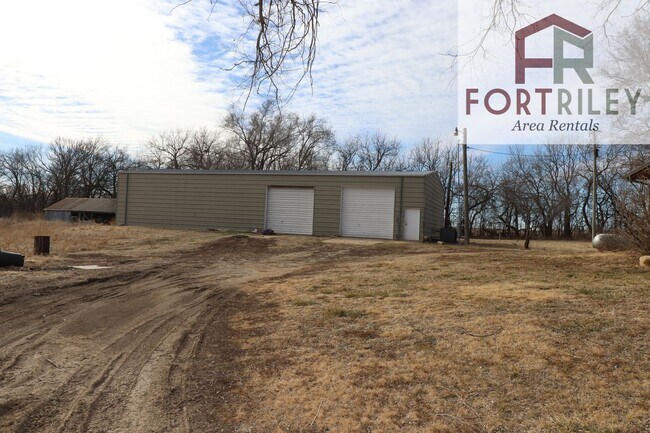 Photo - 1554-3325 3325 Ave