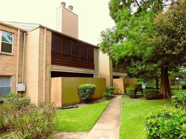 Building Photo - 10555 Turtlewood Ct Unit 2903