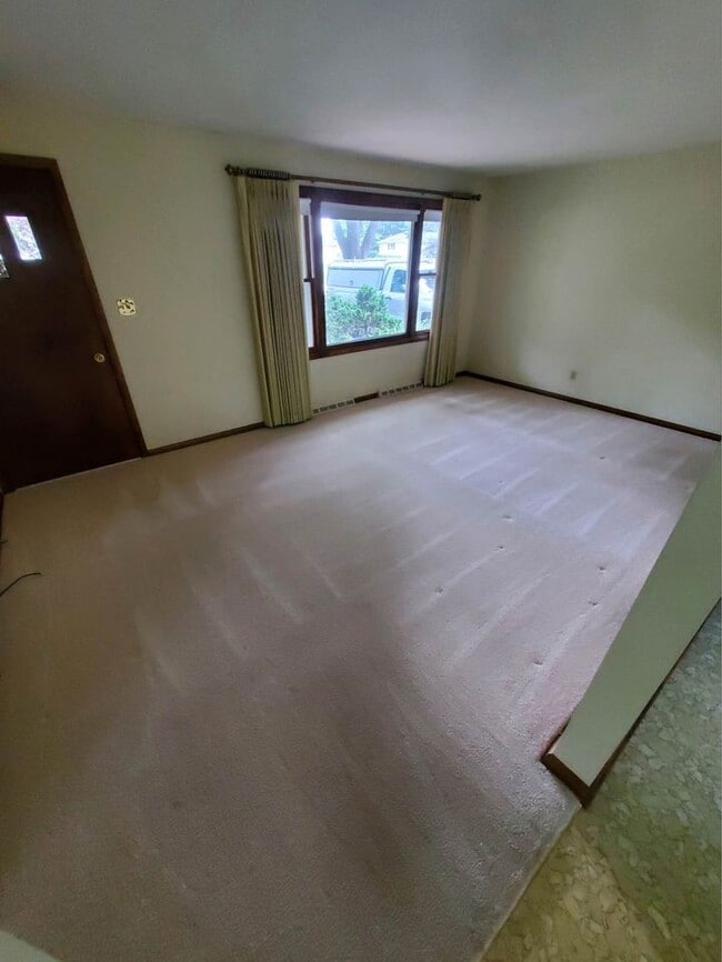 Photo - 9841 Smithdale Ave NE