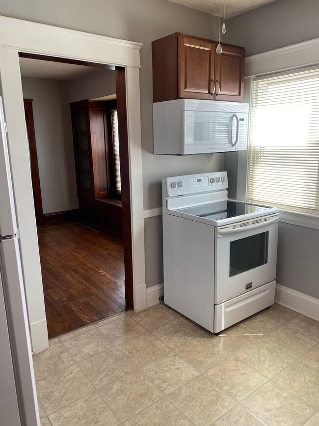 Photo - 1280 Mathews Ave