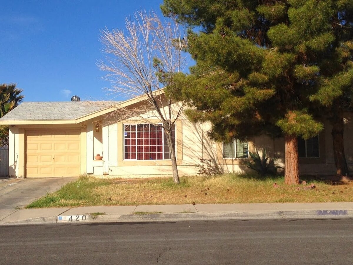 Charming 3 Bedroom Home - Charming 3 Bedroom Home