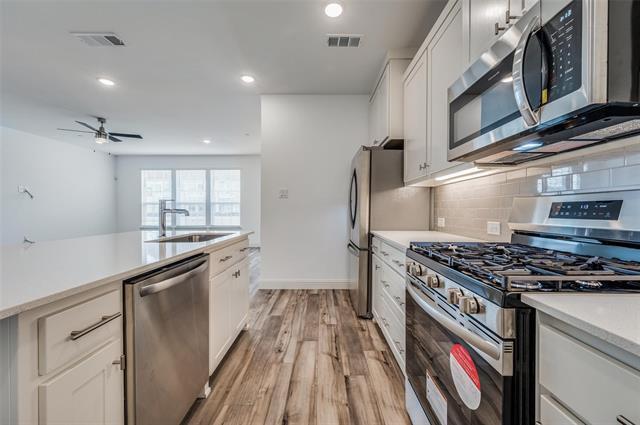 Photo - 8940 Samara St