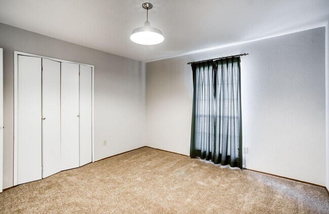 Building Photo - Location location