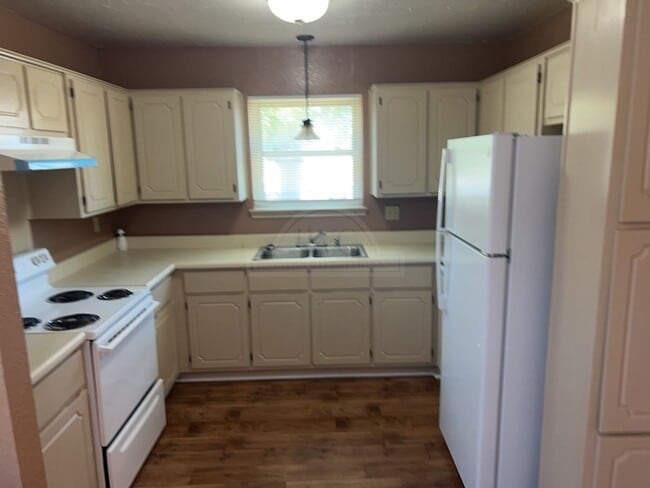 Photo - 2212 Silverhill Dr