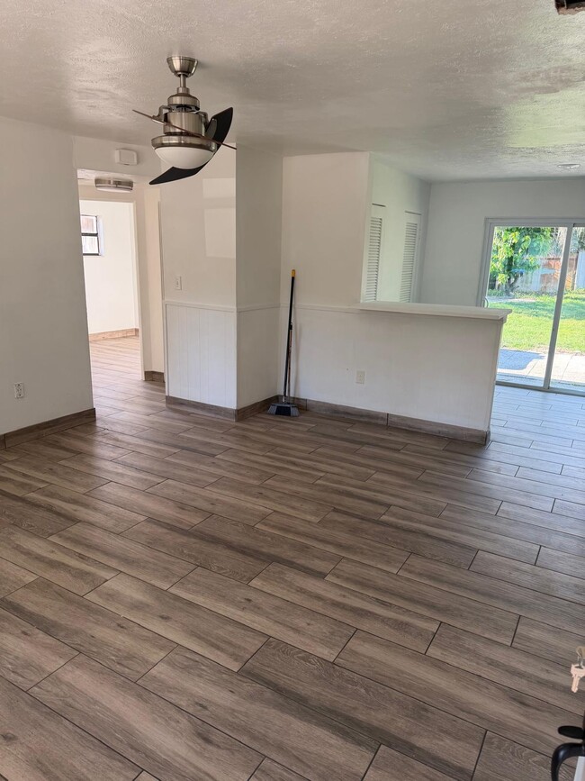 Photo - 6323 Ravinnia Dr