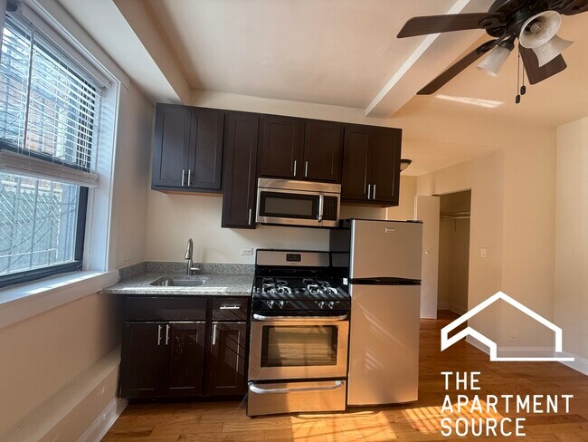 Building Photo - 4737 N Hermitage Ave Unit 105