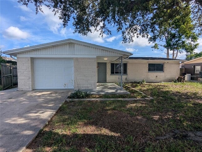 Building Photo - 3911 Redwood Dr