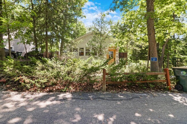 Photo - 543 Oakwood Trl