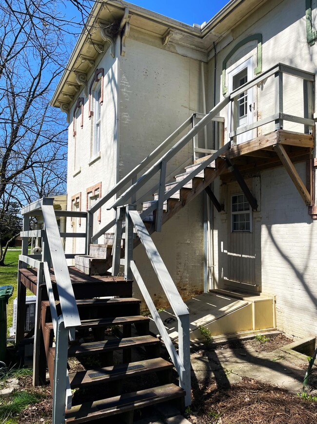 Photo - 650 1/2 Chestnut St