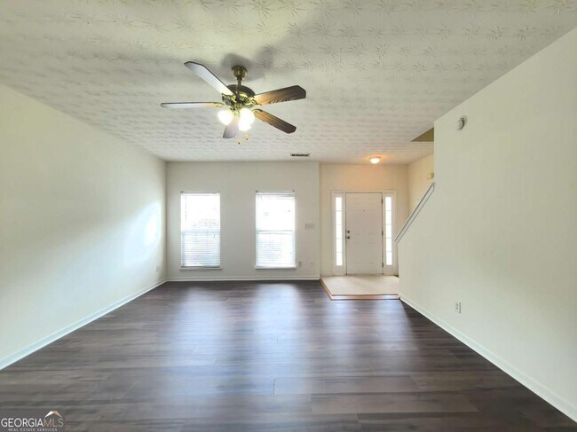 Photo - 619 Kenridge Way