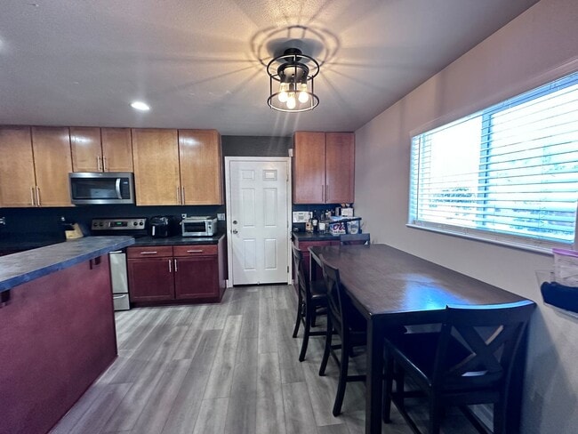 Photo - 1037 Bell St