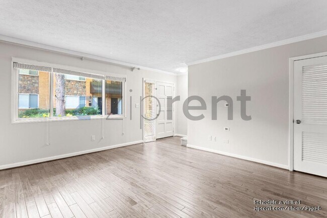 Photo - 100 Biscayne Dr NW