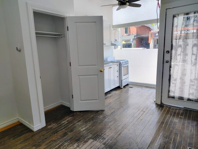 Building Photo - 494 Somerset St W Unit 1/2