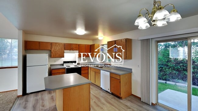 Cozy 3-Bedroom home with convenient highwa... - Cozy 3-Bedroom home with convenient highwa...