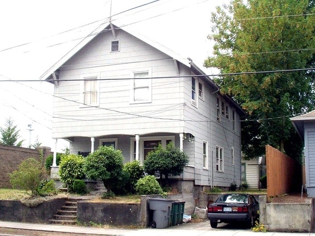 Fotografía de la propiedad - Pre-renovaciones 2015 - Franklin Street Apartments