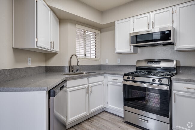 2BR, 1BA - 821SF