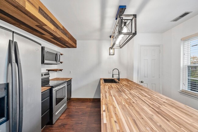 Photo - 2 bed 1.5 bath townhome for rent in Brentw...