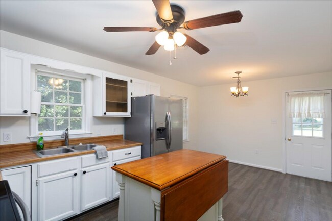 Photo - 129a Manor Ave N