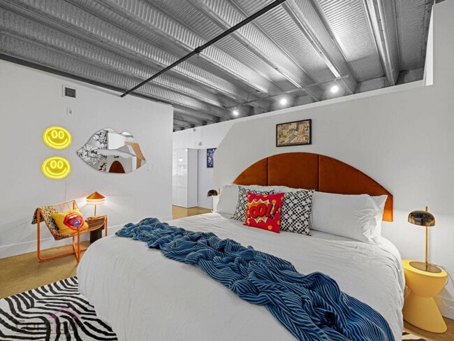 Photo - 10309-10107 107 St NW Unit ID1308617P