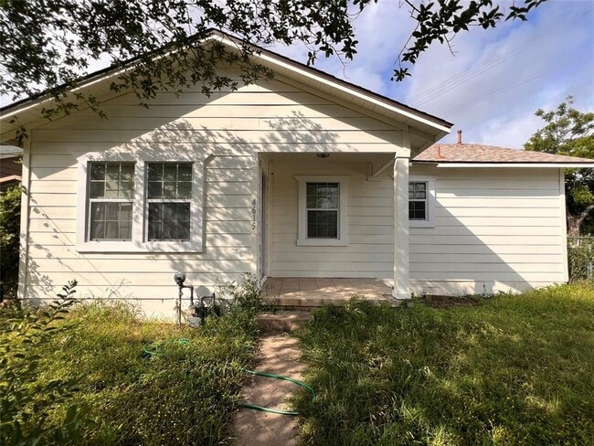 Building Photo - 4615 Ribbecke Ave