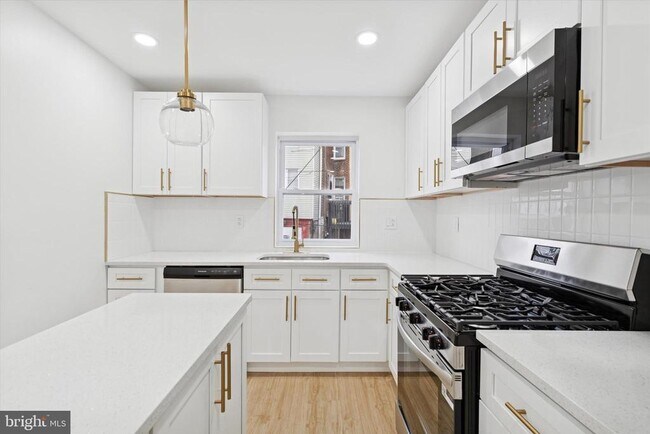 Photo - 417 E Upsal St