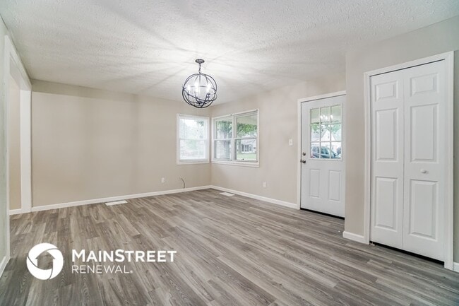 Photo - 973 Exeter Rd