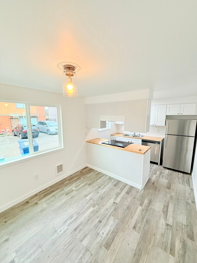 Photo - 2302 I St NE Unidad 2