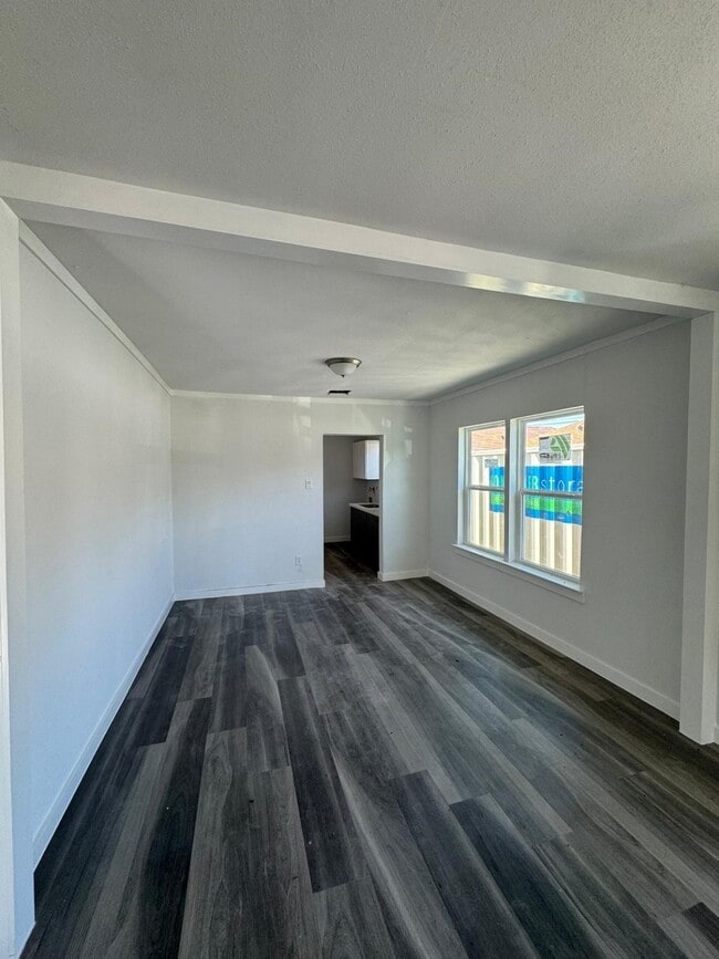 Photo - 4145 Conroy St