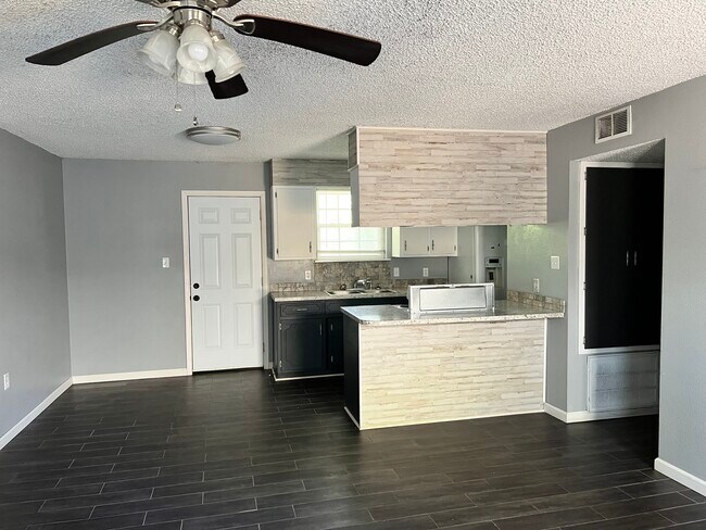 Photo - 1008 Owen St Unidad A