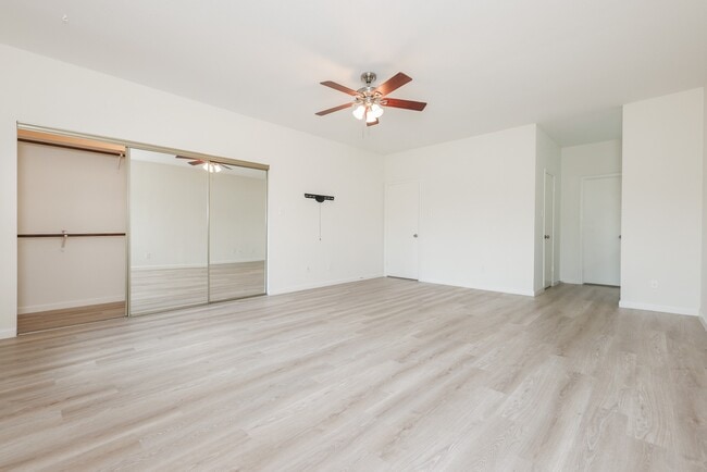 Building Photo - 17441 Red Oak Dr Unit 7441