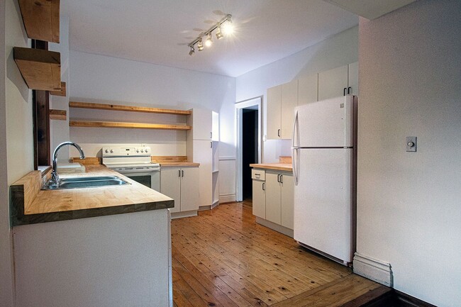 Photo - 19 Melgund Rd