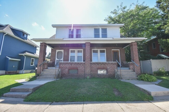 Building Photo - 205-205 S Summit St Unit #203