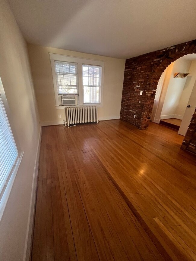 Photo - 113 E Spring St