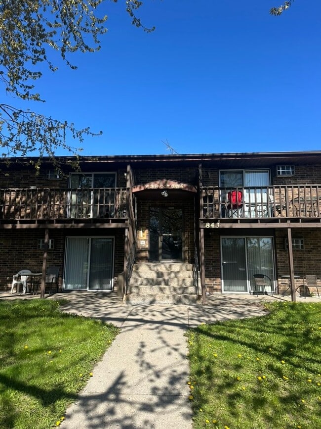 Building Photo - 2 BR 2 BA with Balcony Garage Included Unit WW-2