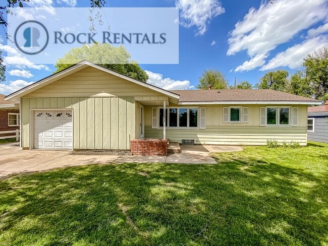 3 Bed 1.5 Bath House in Convenient Location - 3 Bed 1.5 Bath House in Convenient Location