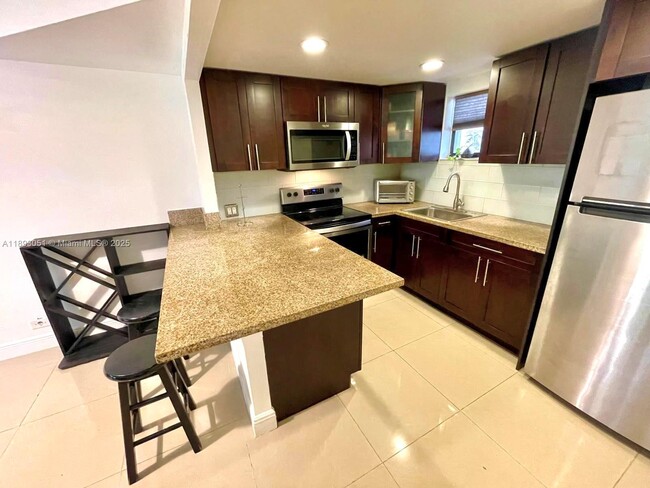 Building Photo - 8290 Lake Dr Unit 128