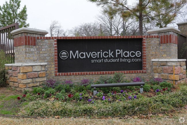 Building Photo - Maverick Place - Historical Access
