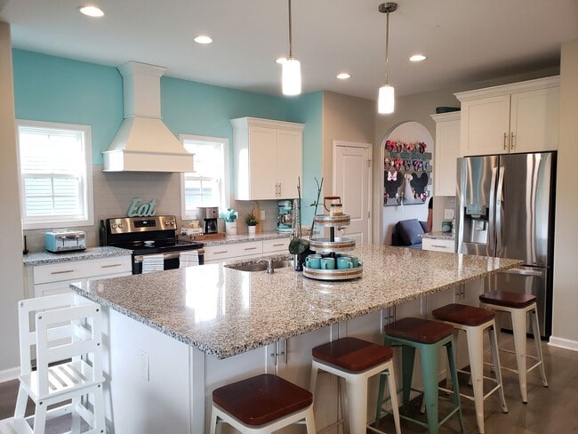 Photo - Near Exit 1! Close to I-24! HUGE Kitchen I...