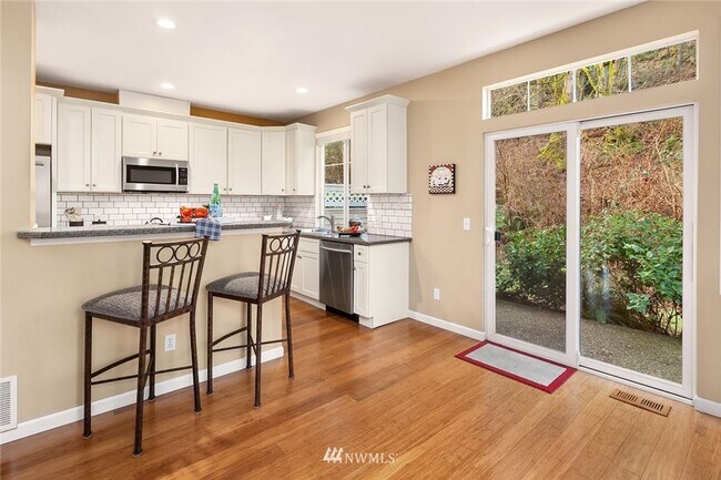 Photo - 3Bd/2.5Ba Bellevue Townhouse