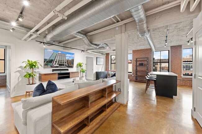 Building Photo - Fully Furnished Designer Loft with Parking & Monument Views!