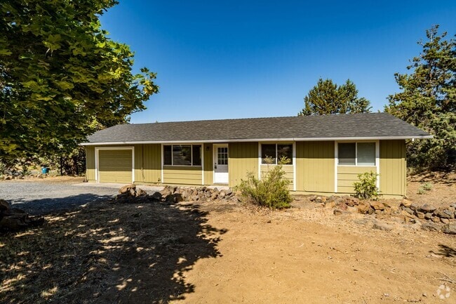Building Photo - Updated 3-Bed Home on Spacious Lot – 10 Mi...