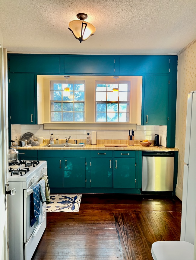 Kitchen - 211 W Mallory St