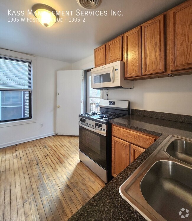 Building Photo - Large 3 Bedroom 1.5 bath with separate LR/... Unit 1905-2 Rental