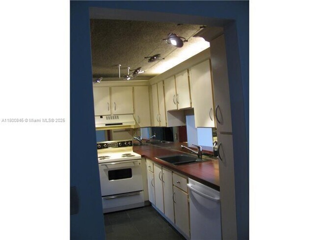 Photo - 441 SE 3rd St Unit 202