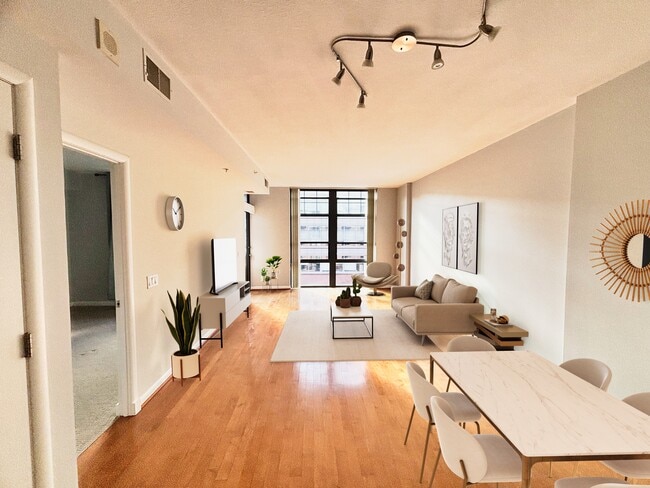 Building Photo - 1021 N Garfield St Unit #820