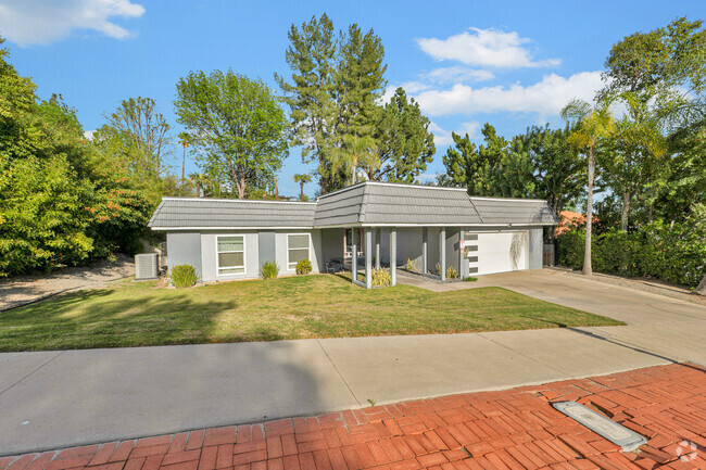 Building Photo - 5352 Orrville Ave Rental